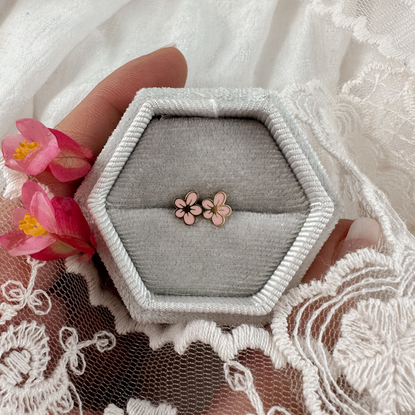 Bloom Screwbacks - Blush