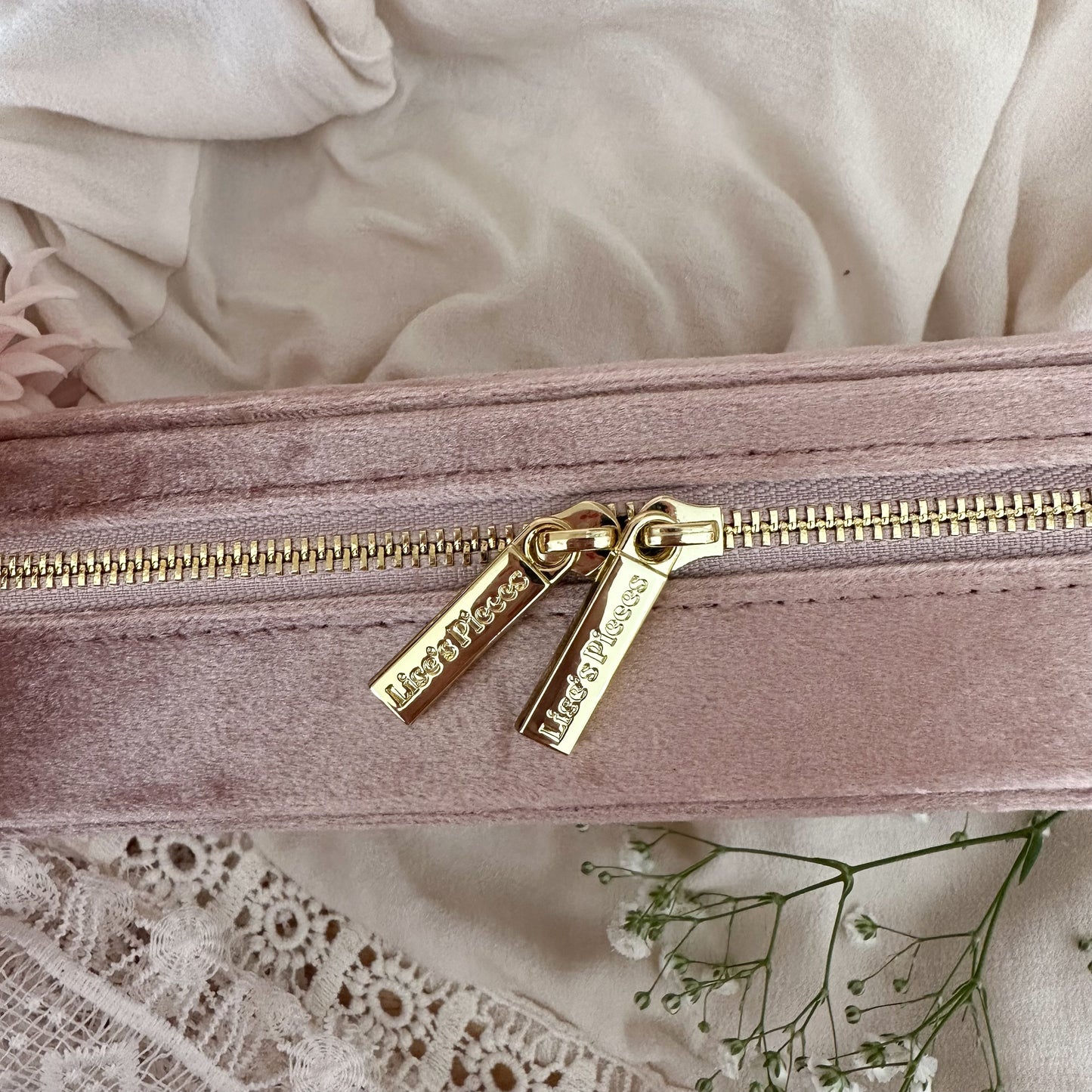 Velvet earring/ring box