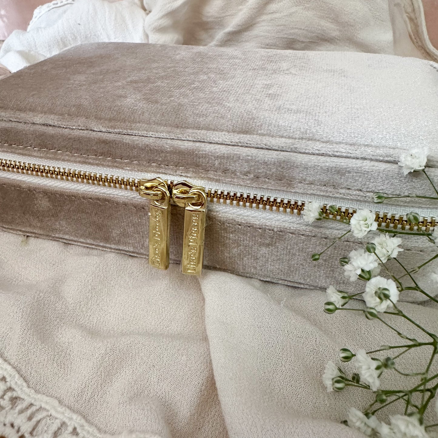 Velvet earring/ring box