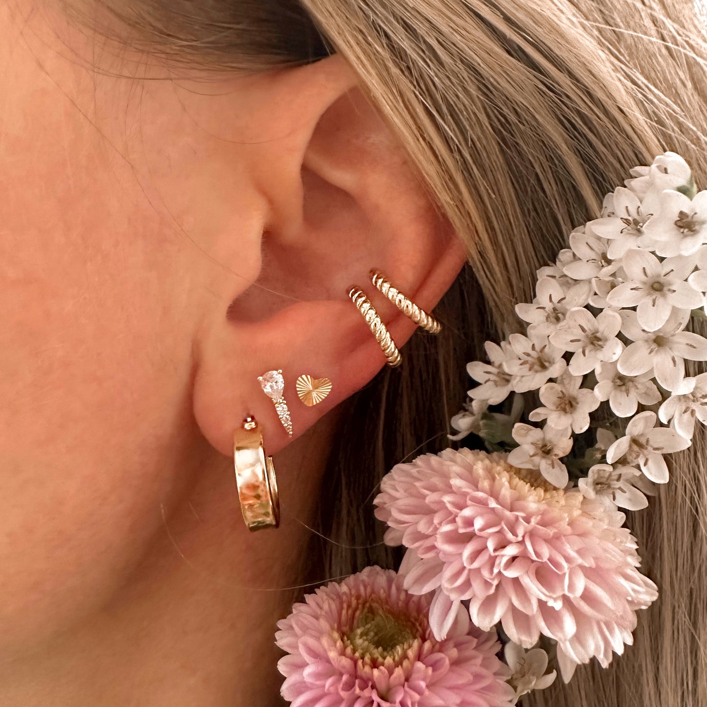 Heart Burst studs - gold