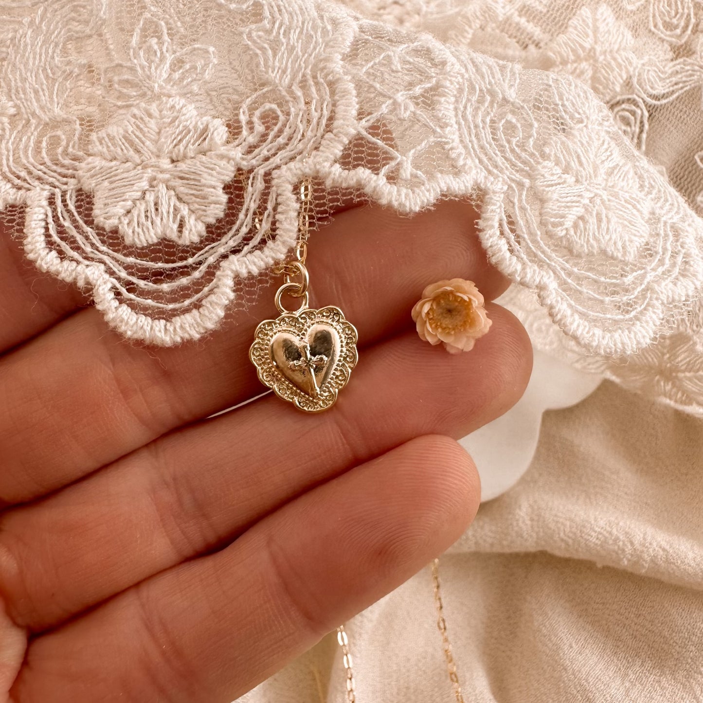 Lace heart necklace - gold