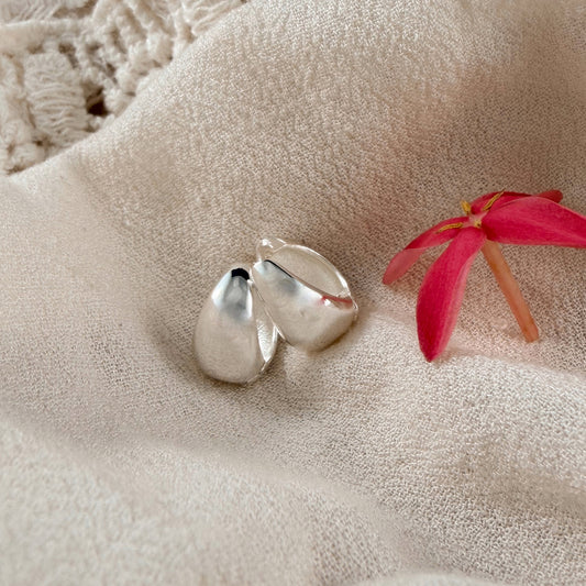 Large Oval Snap Huggies - silver Lise's Pieces