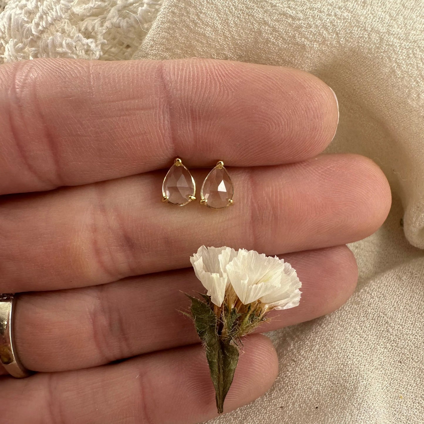 Clear teardrop studs - gold Lise's Pieces