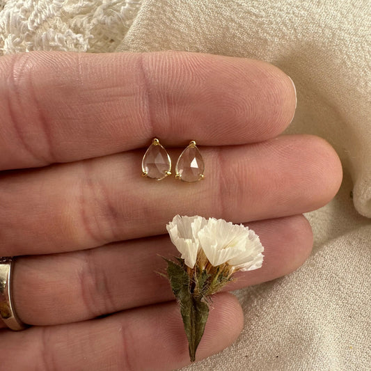 Clear teardrop studs - gold Lise's Pieces