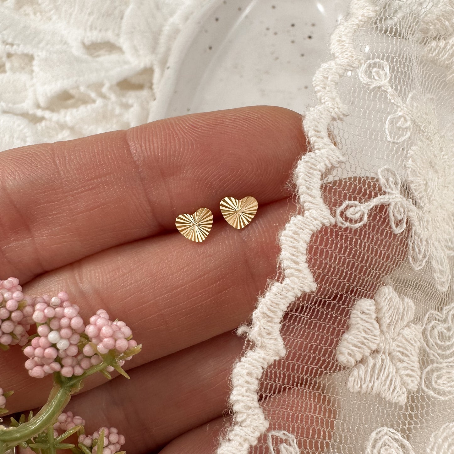 Heart Burst studs - gold