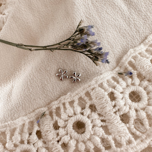 Petal studs - silver