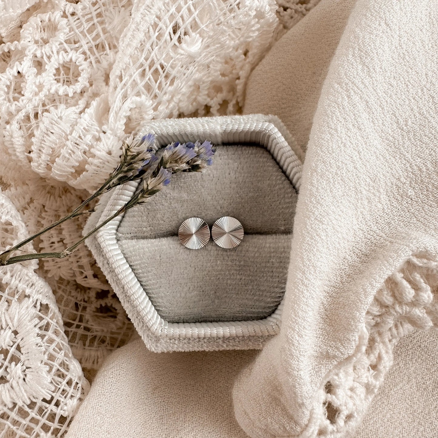 Textured disc studs - silver Lise's Pieces
