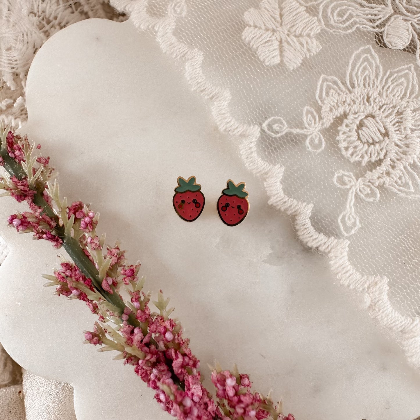 Sweet strawberry screwbacks - Myzie collection