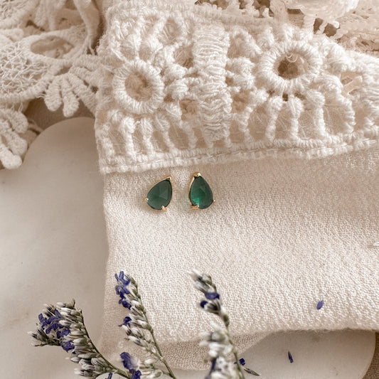 Emerald teardrop studs - gold