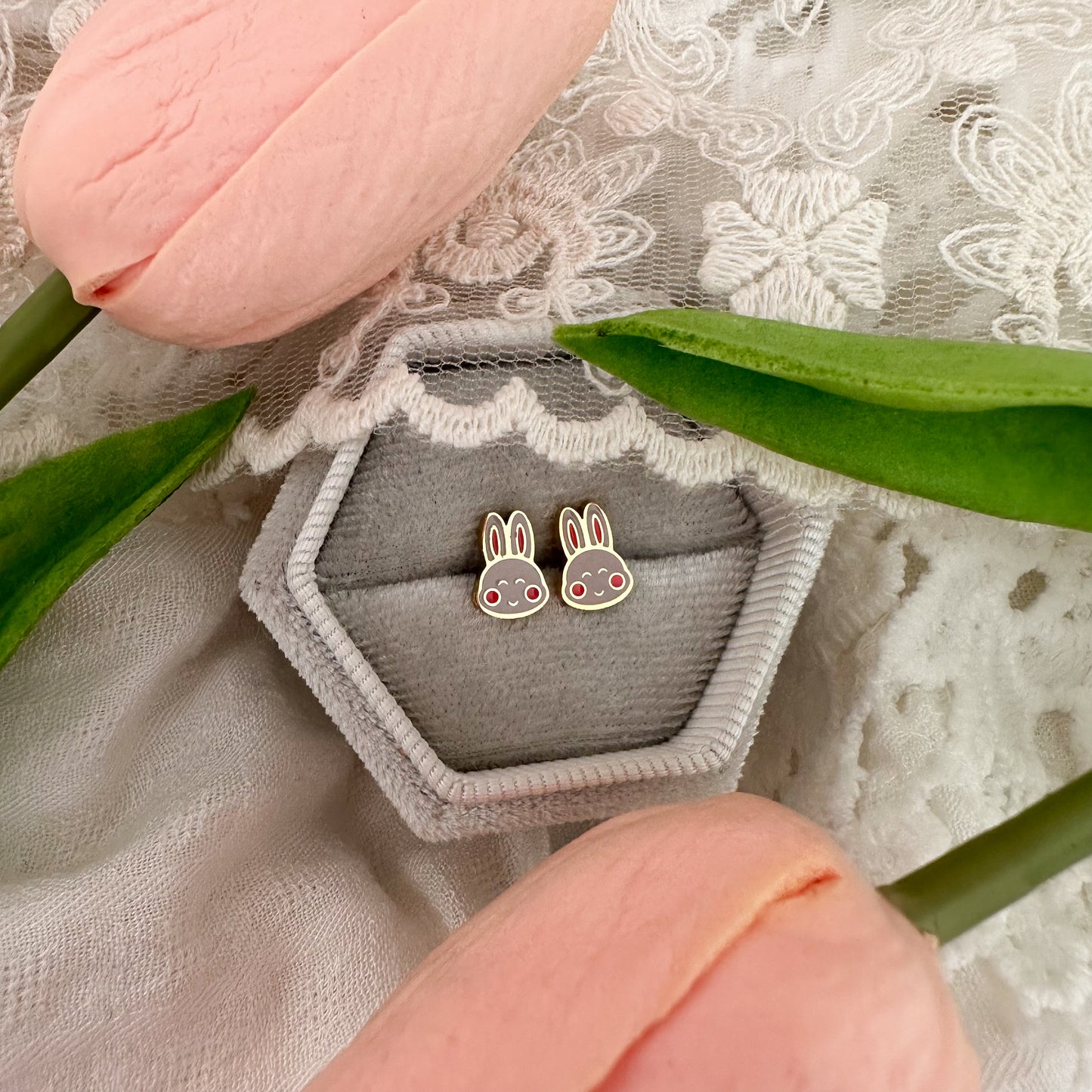 Blushing bunny screwbacks - Myzie collection