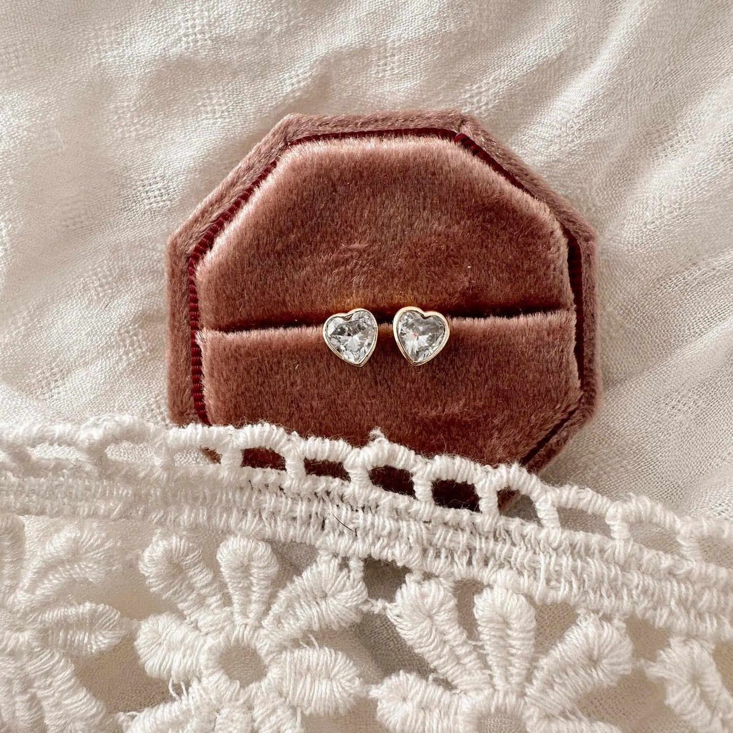 Crystal heart stud - gold Lise's Pieces