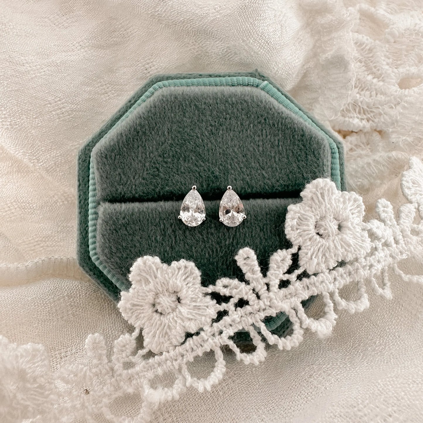Bezel Teardrops - silver Lise's Pieces