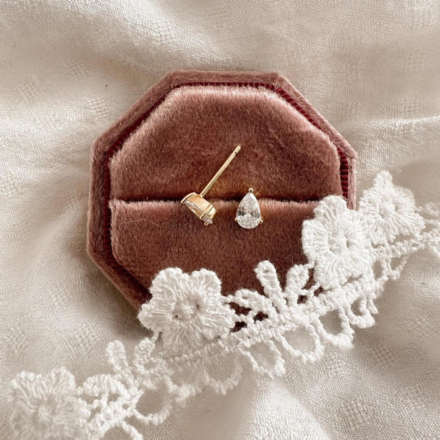 Bezel Teardrops - gold Lise's Pieces