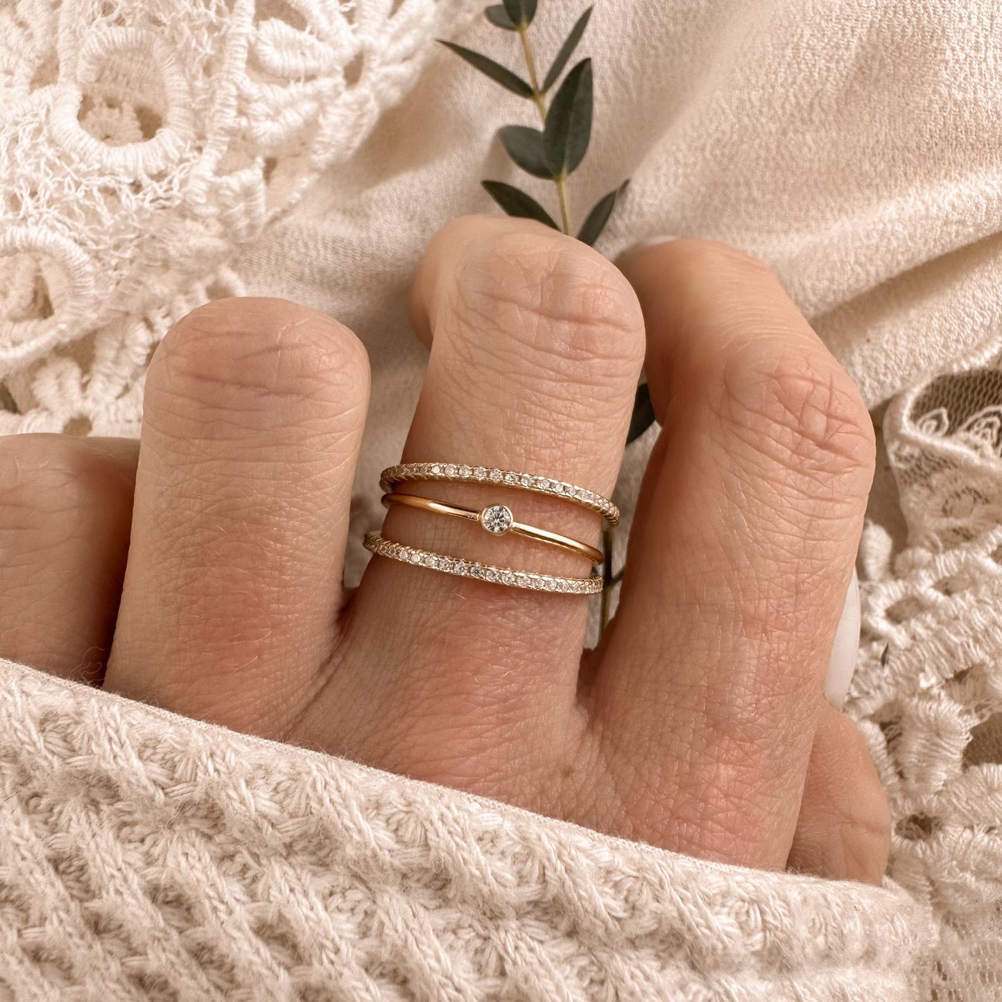 Single stone crystal ring - gold