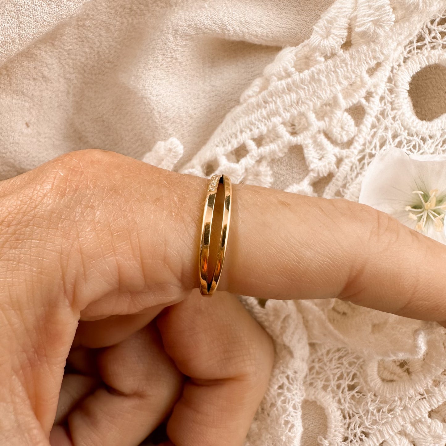Crystal cross over ring - gold