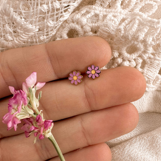 Lilac daisy screwback studs