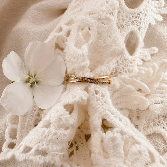 Crystal cross over ring - gold Lise's Pieces