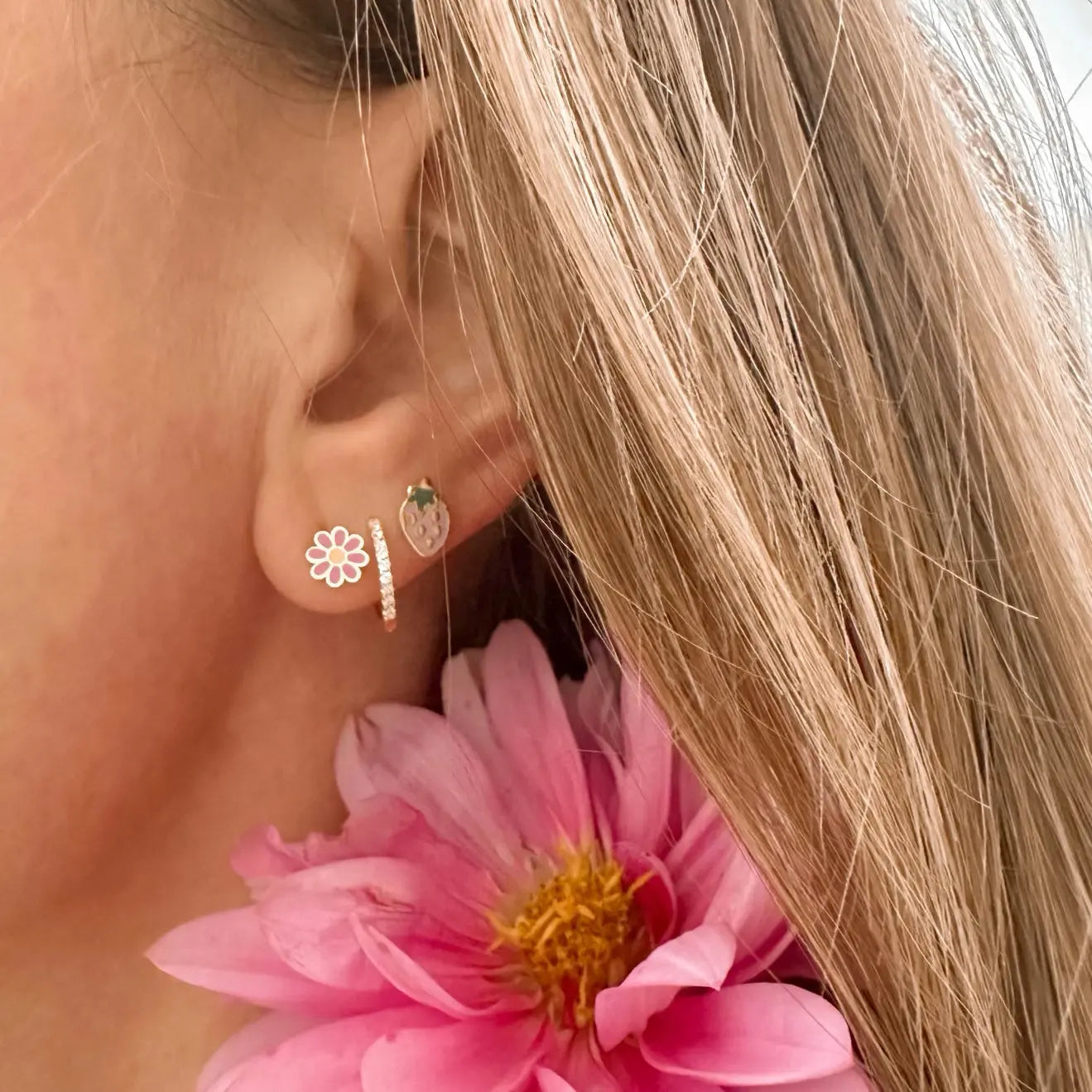 Lilac daisy screwback studs Lise's Pieces