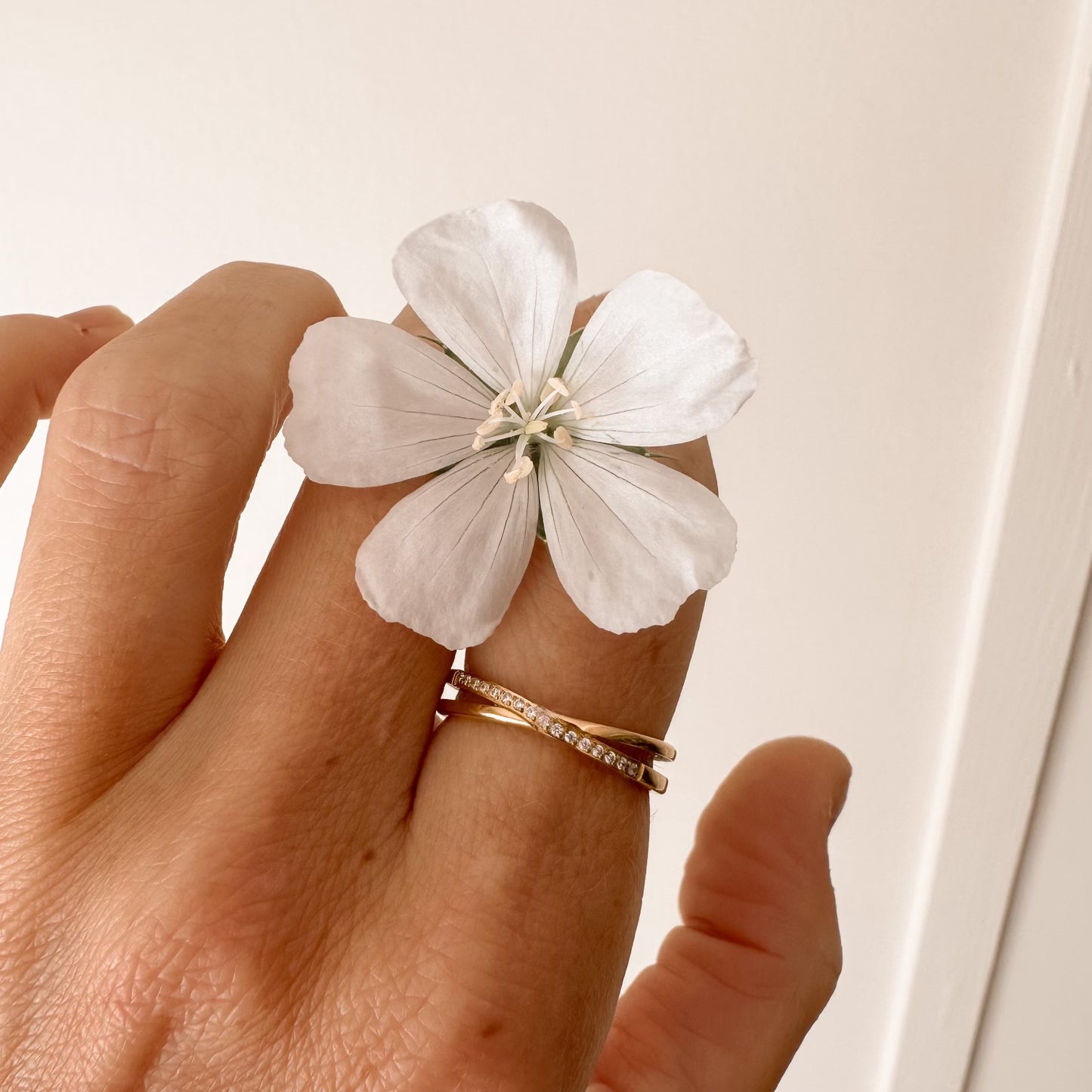 Crystal cross over ring - gold