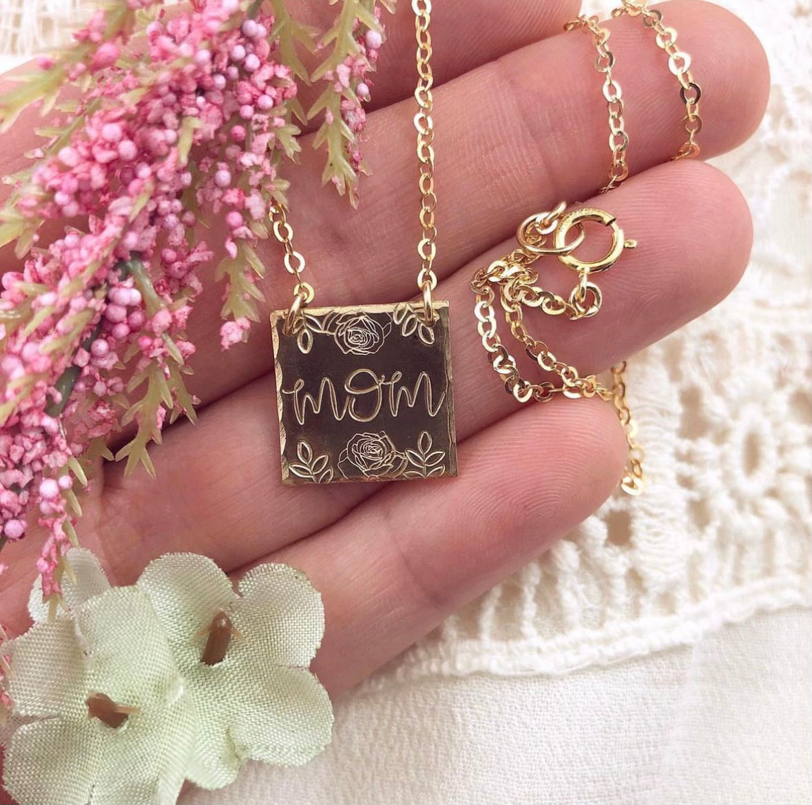 Mom square necklace - gold