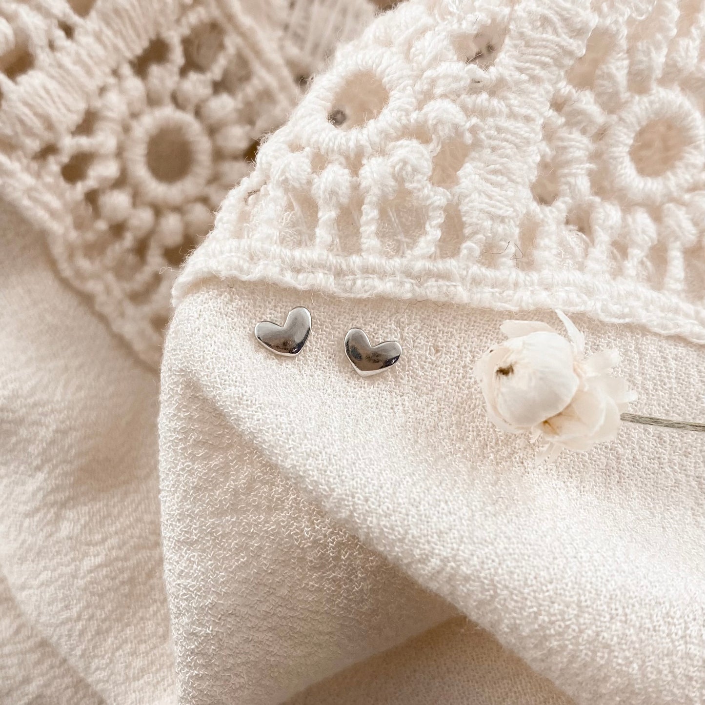 Sweetheart studs - silver