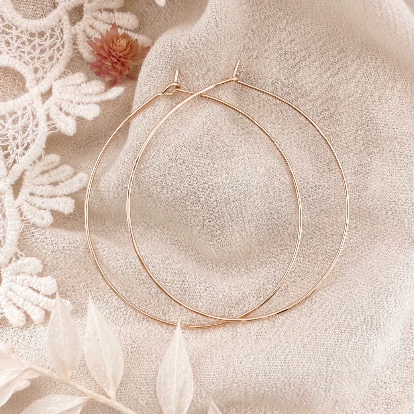 Large hammered hoops - Gold