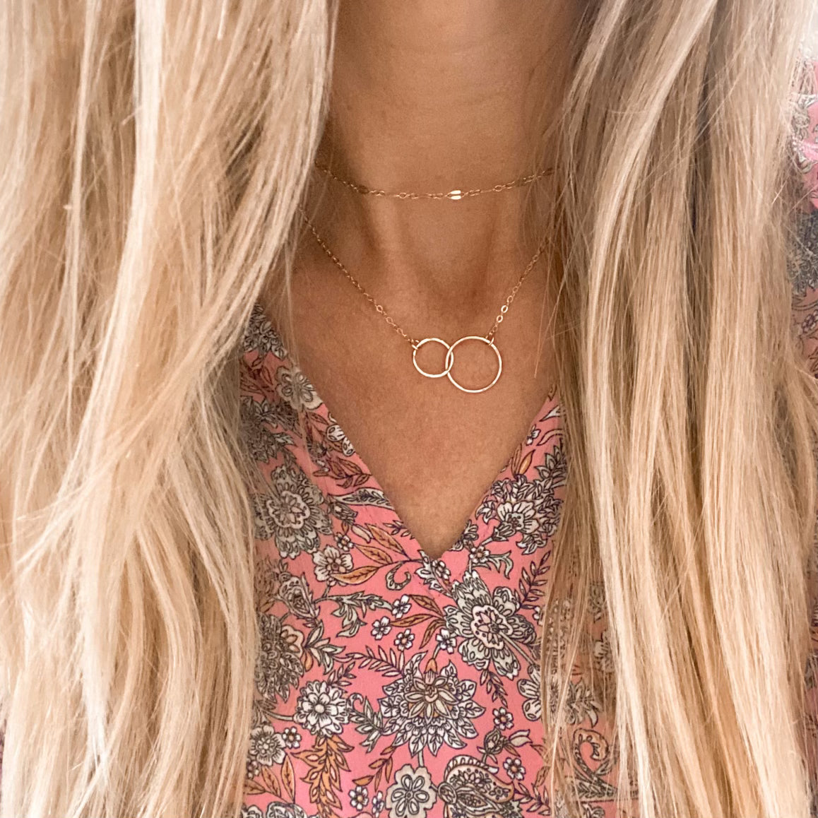 Double hammered infinity necklace - gold