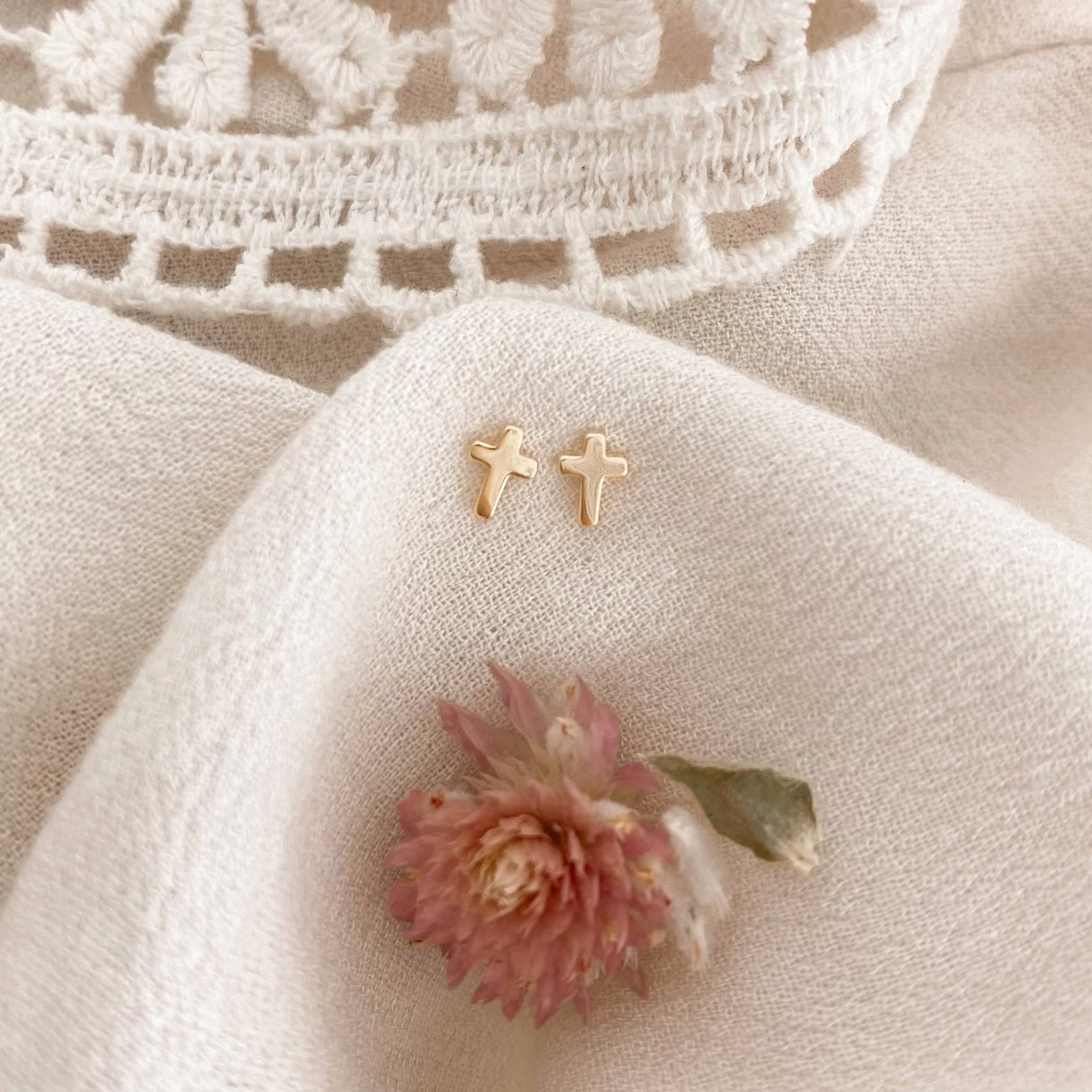 Tiny cross studs - Gold