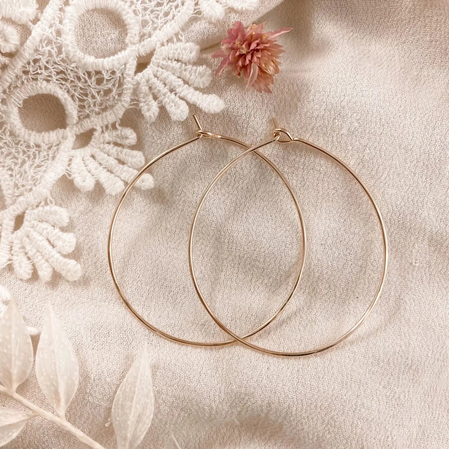 Medium hammered hoops - Gold Lise's Pieces