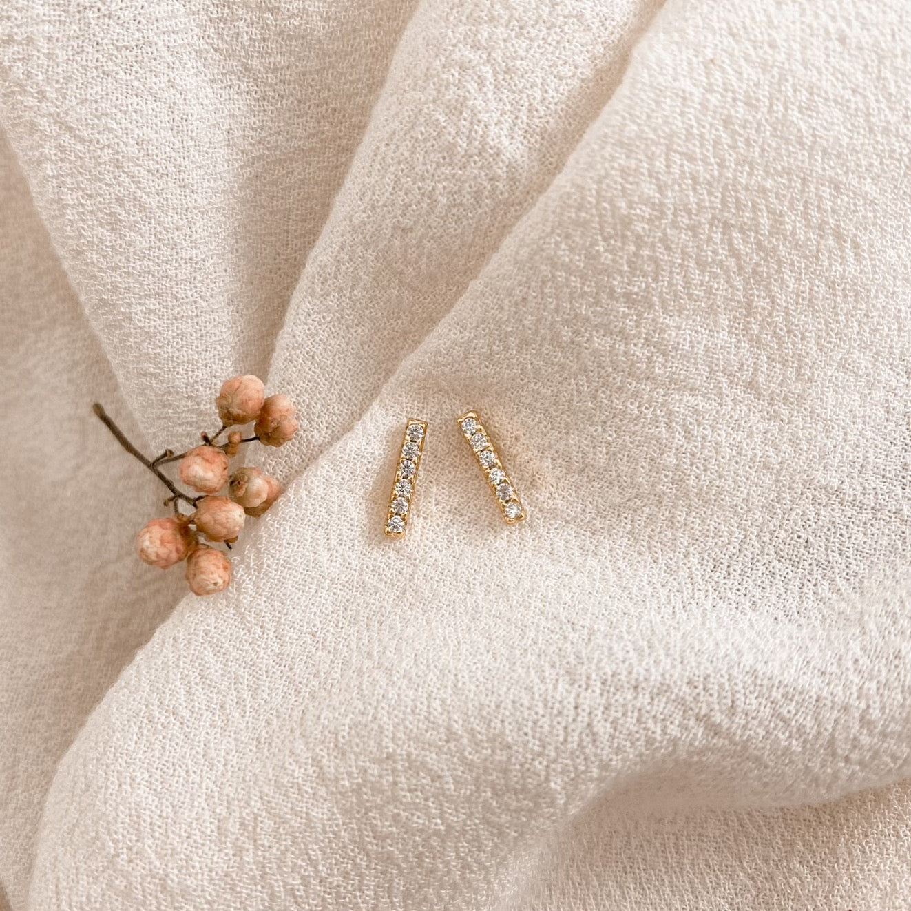 Crystal bar studs - gold