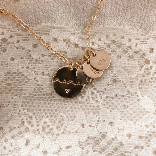 Custom mama + initial necklace - gold Lise's Pieces
