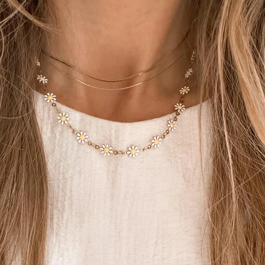 White daisy necklace - gold Lise's Pieces
