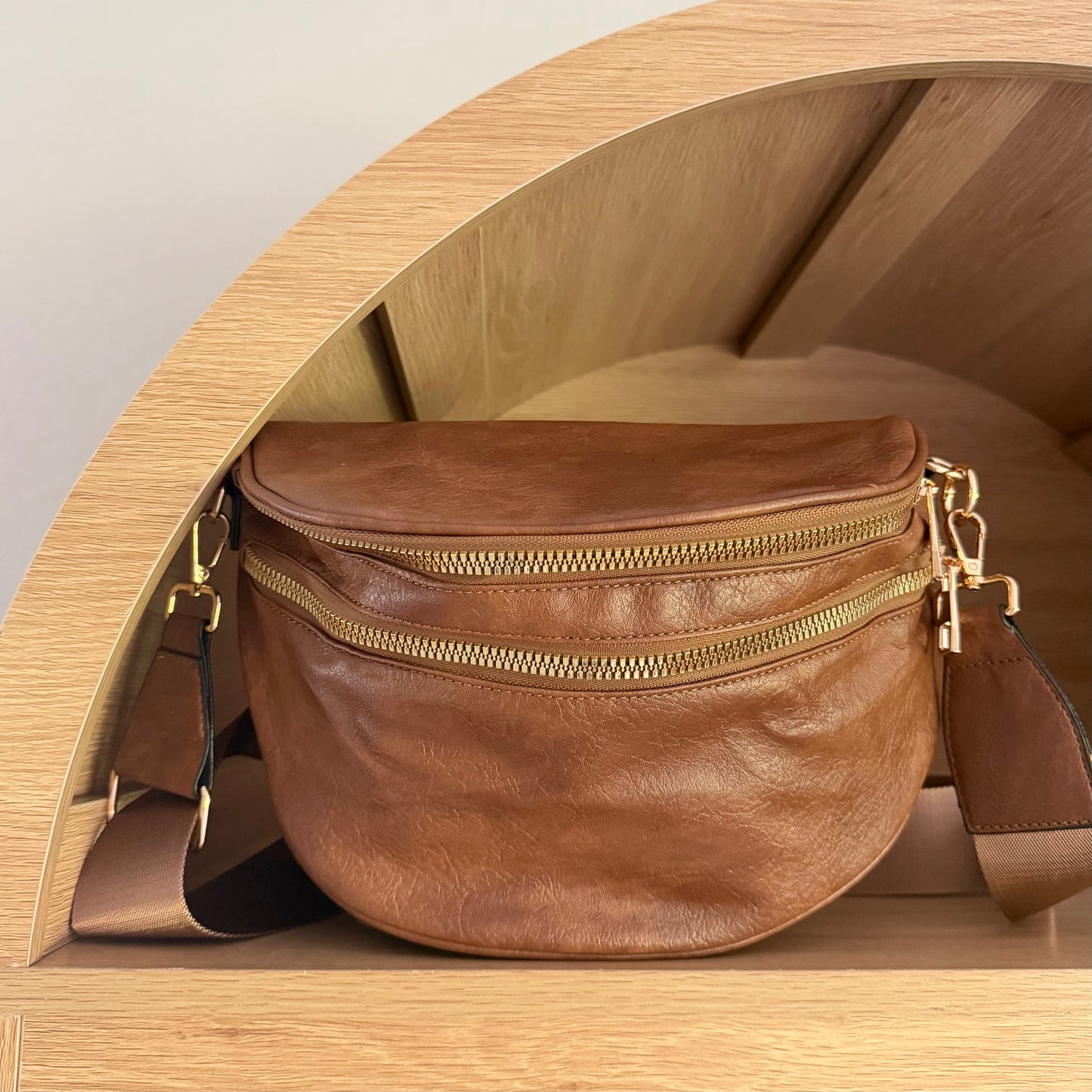 Oversized Crossbody - Brown Vegan leather Lise's Pieces