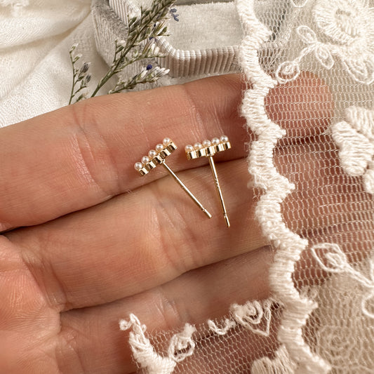 Pearl Bar Studs