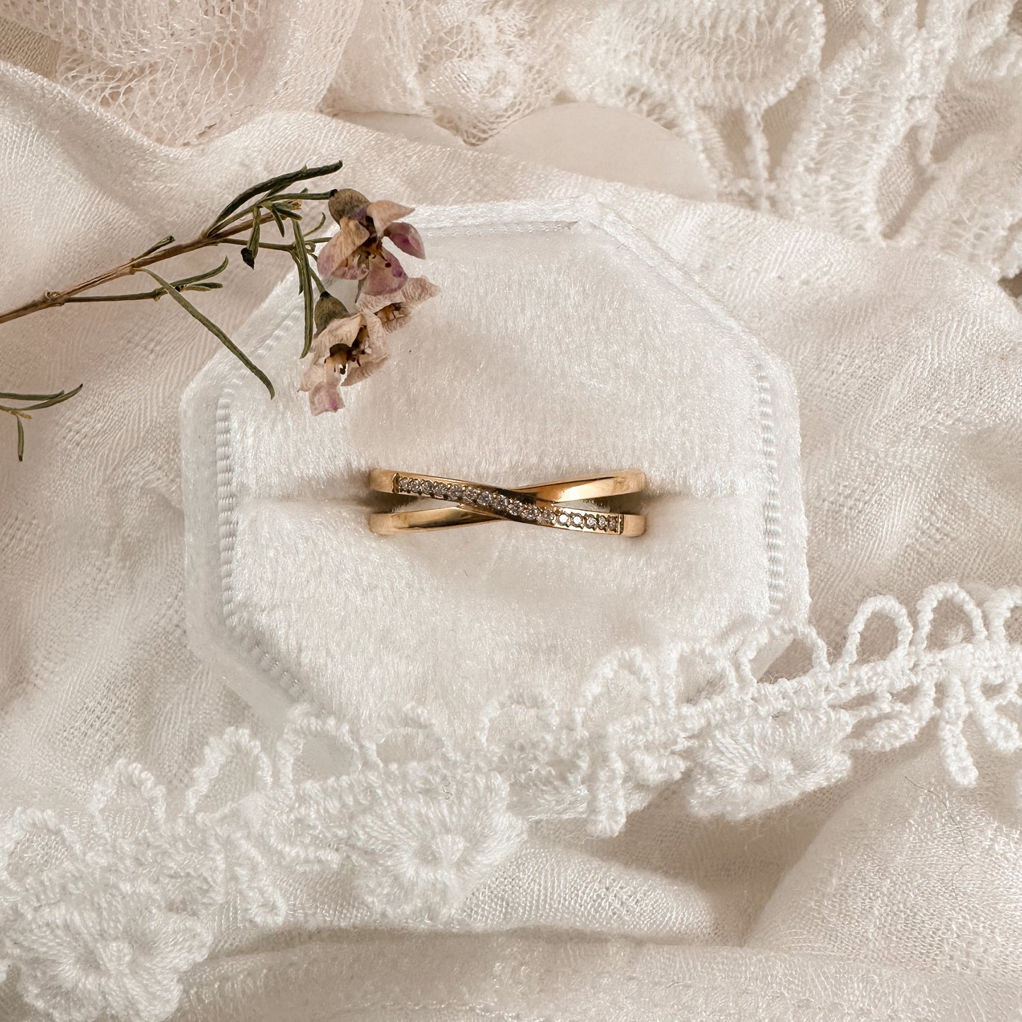 Crystal cross over ring - gold Lise's Pieces
