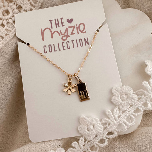 Personalized flower necklace - Myzie collection