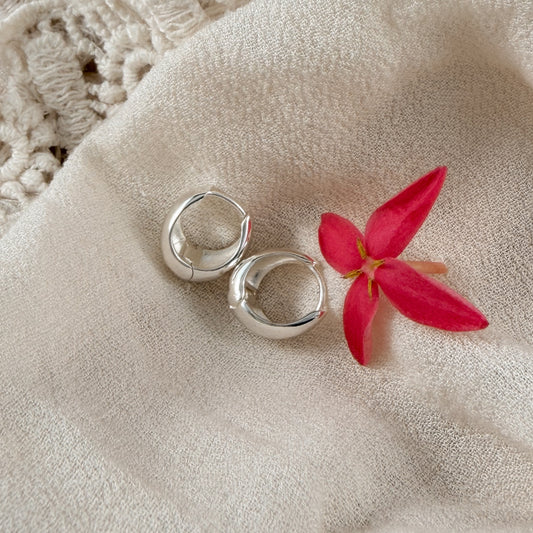 Large Oval Snap Huggies - silver Lise's Pieces