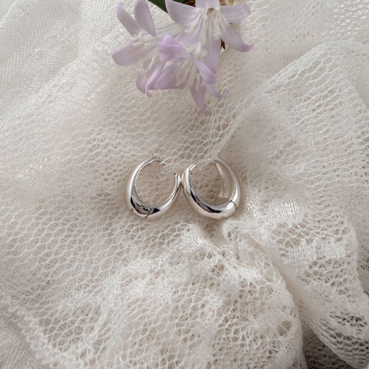 Regular Oval Snap Huggies - silver Lise's Pieces