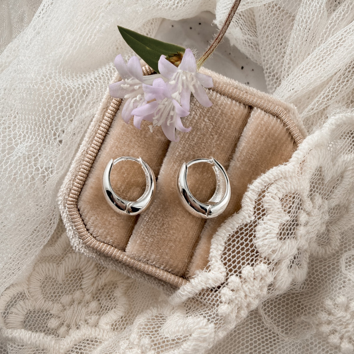 Large Oval Snap Huggies - silver Lise's Pieces