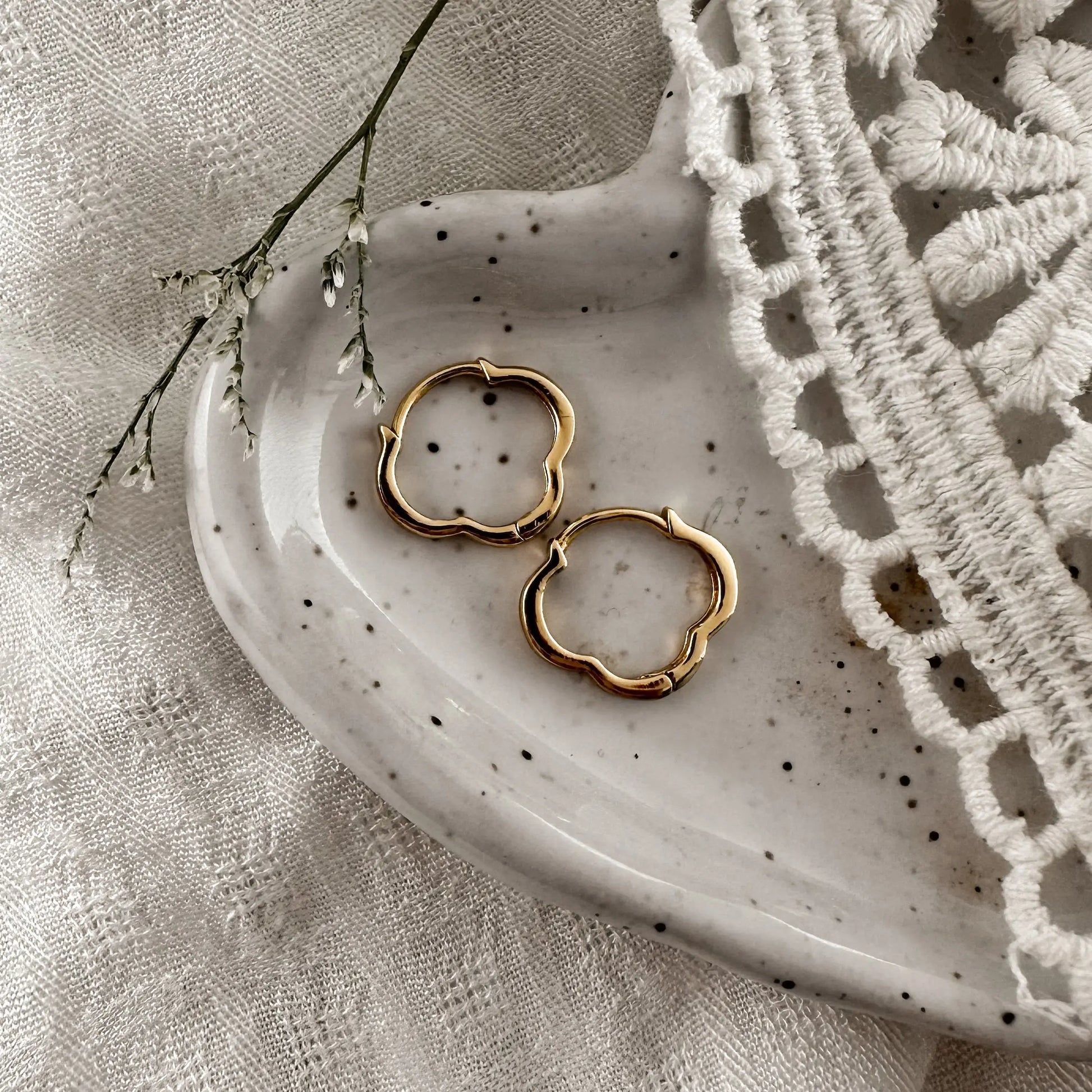 Lucky Clover hoops - gold Lise's Pieces