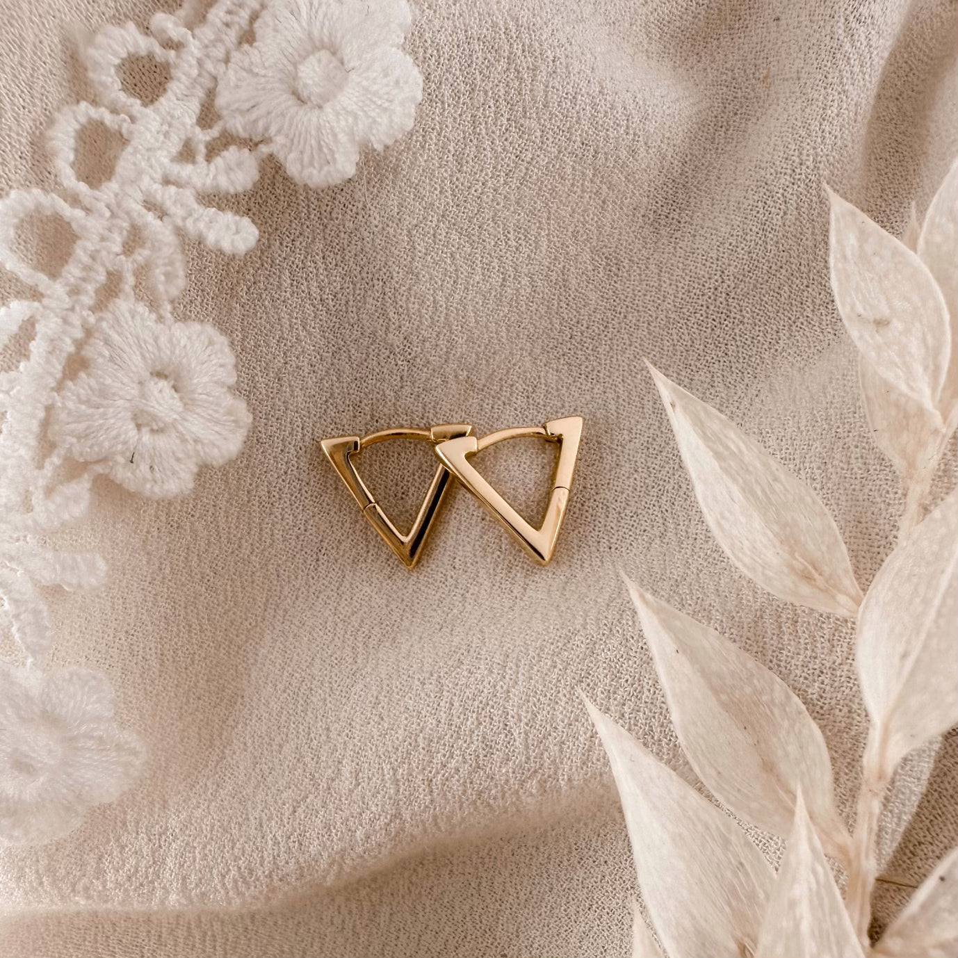 Triangle hoop - gold