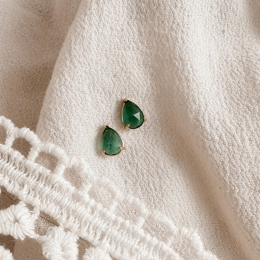 Emerald teardrop studs - gold