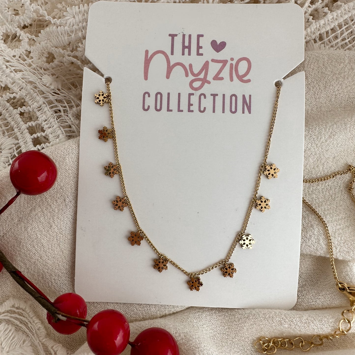 Myzie Snowflake necklace