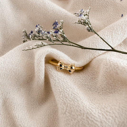 Gold bow ring - adjustable