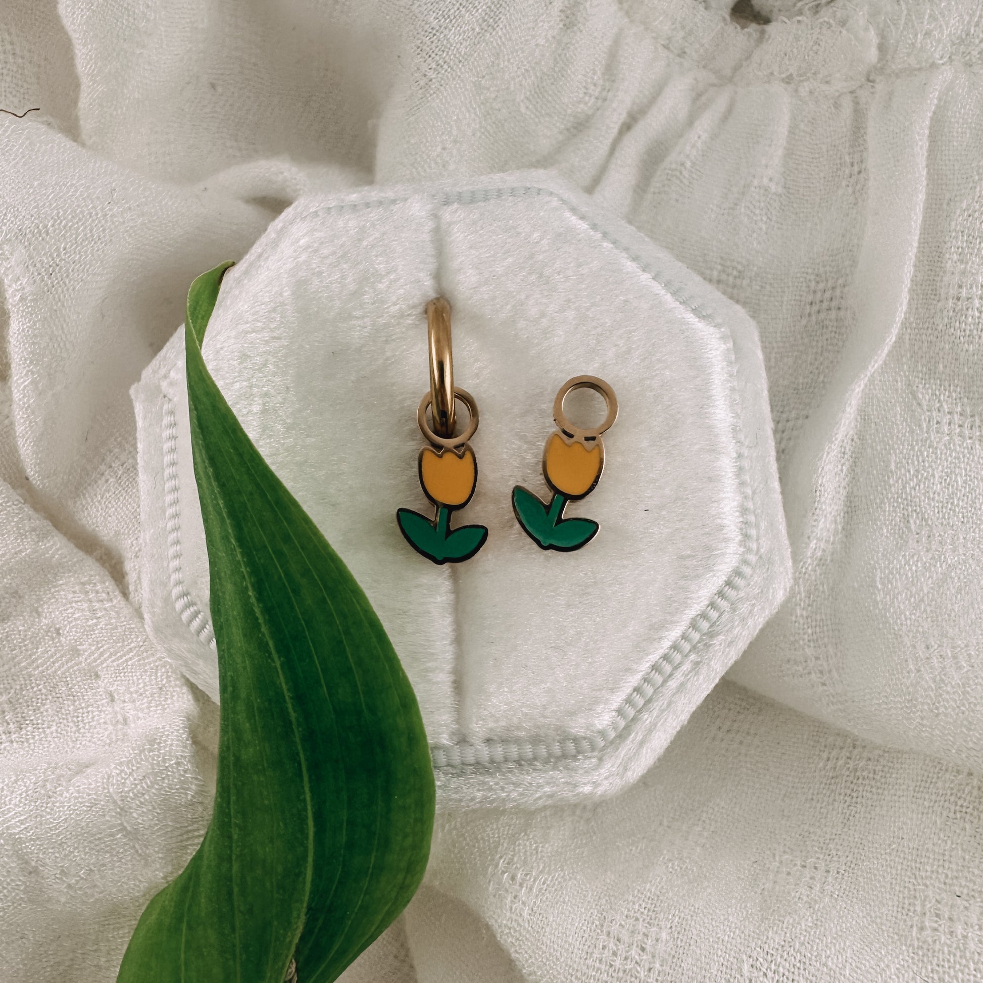 Spring tulip hoop charms - Myzie collection Lise's Pieces