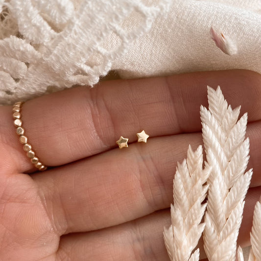 Tiny star studs - Gold
